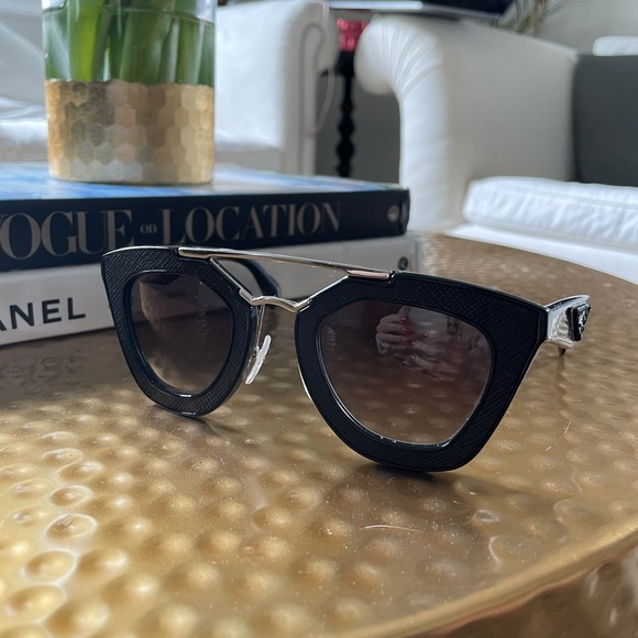 Prada sunglasses - Picture 2 of 5